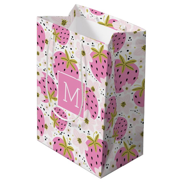 Rosa Erdbeeren Custom Monogram Geschenktaschen Mittlere Geschenktüte (Rückseite Schrägansicht)