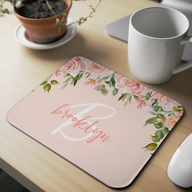Rosa errötendes Blumen-Rosen-Script-Monogramm  Mousepad (Von Creator hochgeladen)