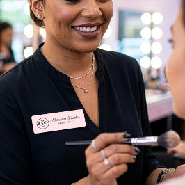 Rosa Errötendes Mitarbeiter-Branding mit Logo Namensschild