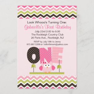 Rosa Eule, die eine Geburtstags-Einladung dreht Einladung