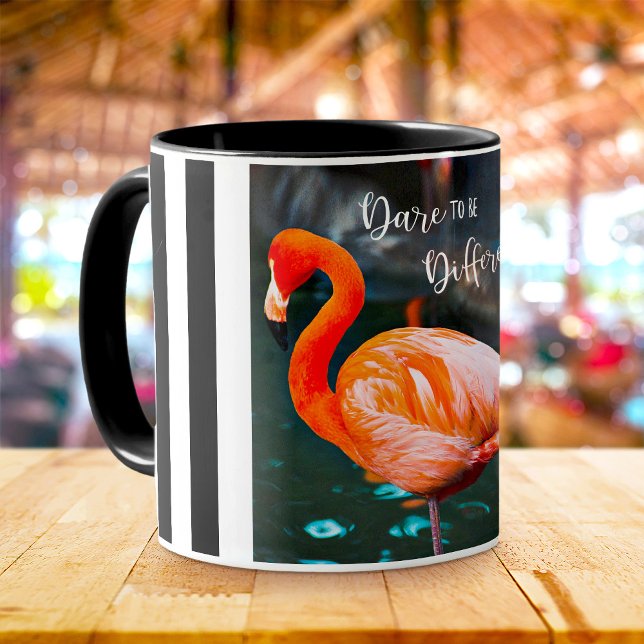Rosa Flamingo Foto Schwarz-weiße Streifen Dare Quo Tasse (Von Creator hochgeladen)