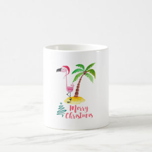 Rosa Flamingo in einer Weihnachtsmannmütze von Pal Tasse