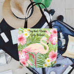 Rosa Flamingo Tropische Blume Giro del Malcantone<br><div class="desc">Das Design der Taschen im tropischen Stil ist mit einem rosa Flamingo gerahmt, das im hawaiianischen Stil mit lebhaften Blume aus rosa, gelben und weißen Hibisken und einem grünen Palmenblatthintergrund gestaltet wurde. Personalisieren Sie den benutzerdefinierten Skripttext für das Wochenende, den Namen oder eine andere bevorzugte Formulierung Ihrer Mädchen. Tote Tasche...</div>