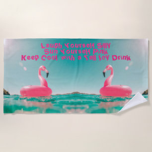 Rosa Flamingos schwimmen im schönen Ozean Strandtuch