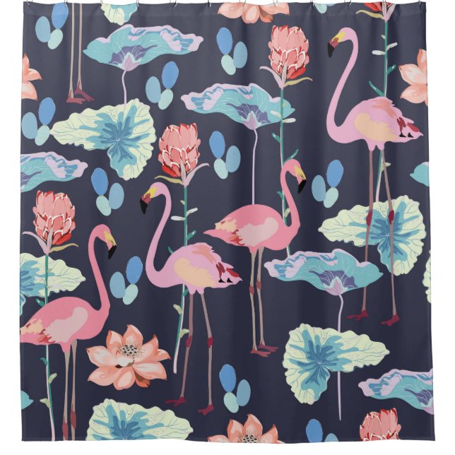 Rosa Flamingos, umgeben von Lotus-Blume und Pro Duschvorhang (Vorderseite)