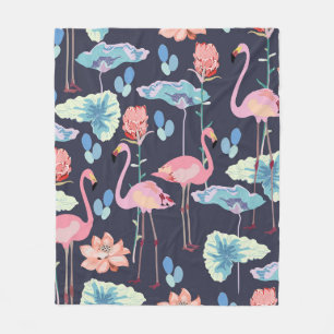 Rosa Flamingos umgeben von Lotusblumen und Protea Fleecedecke