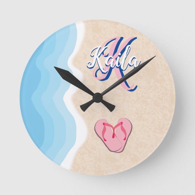 Rosa Flip-Flops am Strand Runde Wanduhr (Vorderseite)