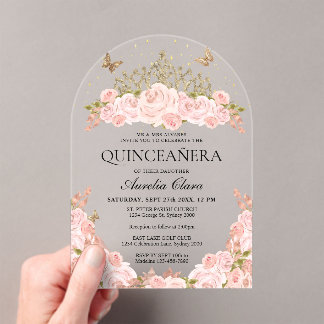 Rosa Florale Gold-Tiara Quinceanera-Torbbogen Acryleinladungen