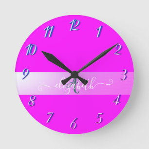 Rosa fluoreszierendes Monogramm Runde Wanduhr