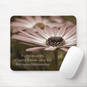 Rosa Gänseblümchen mit Zitat Mousepad