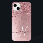 Rosa gebürsteter Glitzer Monogramm Name Case-Mate iPhone 14 Plus Hülle<br><div class="desc">Dieses schicke und schicke Gehäuse mit hübschem,  schwarz-rosa funkelndem Glitzer auf einem rot-rosa gebürsteten metallischen Hintergrund ist einfach zu personalisieren.</div>