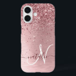 Rosa gebürsteter Glitzer Monogramm Name iPhone 16 Hülle<br><div class="desc">Dieses schicke und schicke Gehäuse mit hübschem,  schwarz-rosa funkelndem Glitzer auf einem rot-rosa gebürsteten metallischen Hintergrund ist einfach zu personalisieren.</div>