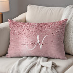 Rosa gebürsteter Glitzer Monogramm Name Dekokissen<br><div class="desc">Dieses schicke Kissendesign mit angesagtem Akzent und hübschem,  rosafarbenem Imitat mit Glitzer auf einem rot-rosa gebürsteten metallischen Hintergrund ist leicht zu personalisieren.</div>