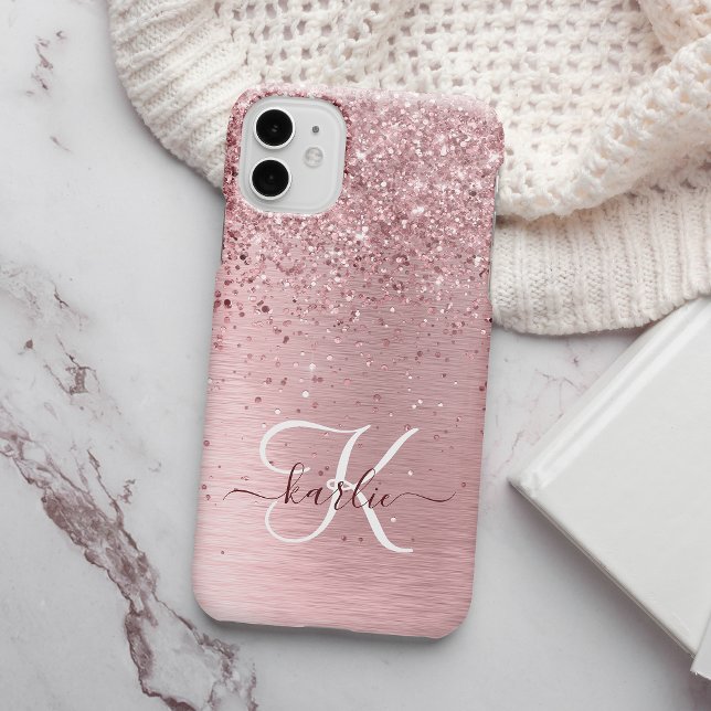 Rosa gebürsteter Glitzer Monogramm Name iPhone 15 Hülle (Von Creator hochgeladen)