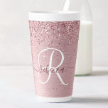 Rosa gebürsteter Glitzer Monogramm Name Milchtasse<br><div class="desc">Dieses trendige,  schicke Design aus latter Tasse mit hübschem,  rosafarbenem Glitzer auf einem rot-rosa gebürsteten metallischem Hintergrund ist einfach zu personalisieren.</div>