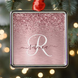 Rosa gebürsteter Glitzer Monogramm Name Ornament Aus Metall<br><div class="desc">Dieses trendige,  schicke Dekor mit hübschem,  rosa und funkelndem Glitzer auf einem rot-rosa gebürsteten metallischen Hintergrund ist leicht zu personalisieren.</div>