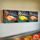 Rosa Gelbe Flamingos Trio Foto Dare Quote Modernes Leinwanddruck<br><div class="desc">Ich Liebe, wie Flamingos sich von allen anderen Vögeln abheben. "Dare to be different" jedes Mal, wenn Sie dieses stilvolle, atemberaubende Kunst-Leinwand-Foto von zwei hellorangefarbenen rosa Flamingos und einem wagemutigen gelben, das sich an einem warmen Sommertag sonnt, betrachten. Das ist ein großartiges und inspirierendes Geschenk! Sie können einfach diese Leinwand...</div>