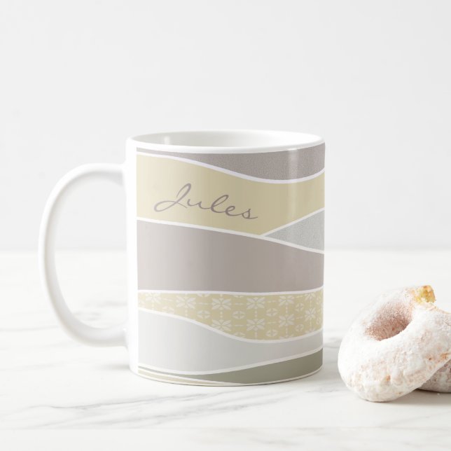 Rosa gelbe, grüne Streifen Abstrakte Waves Name Kaffeetasse (Mit Donut)