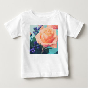 rosa gelbe Rose mit Minz-Hintergrund Baby T-shirt