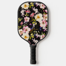 Rosa gelbe Rosen, schwarzer Hintergrund