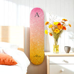 Rosa Gelber Ombre Glitzer  Skateboard<br><div class="desc">Rosa Gelbe Glitzer Skateboard mit Namen und Monogramm. Verwenden Sie die Option Vorlage personalisieren,  um den Text zu ändern | Verwenden Sie weitere Optionen,  um den Textstil und die Textgröße zu ändern. Wenn Sie keinen Text benötigen,  löschen Sie ihn.</div>