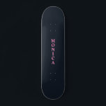 Rosa Gewohnheit der tiefen Marine Skateboard<br><div class="desc">Tief marineblau pinkfarbenes Skateboard. Hex-Farbcode #111924</div>