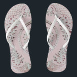 Rosa Gibson-Mädchen Flip Flops<br><div class="desc">Der Entwurf für diese drehen Reinfälle wird inspiriert durch einen kleinen Tee Saucer um, der an einem großen antiken Speicher in Gibsonville, NC gefunden wird. Während nicht ein sehr altes Stück Eisenstein, das Firmaenglische Eisenstein-Geschirr, in Adressaten im Jahre 1994 einstieg und ich glaubte gezwungen, um das rote und weiße Muster...</div>