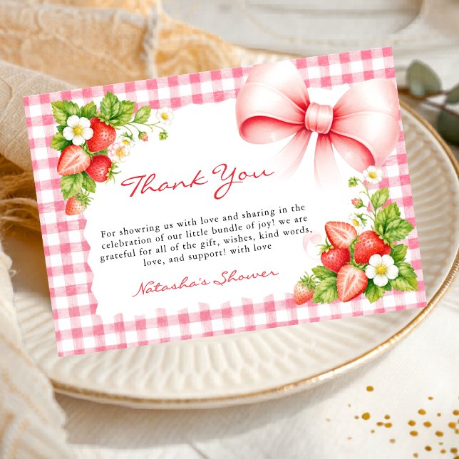 Rosa Gingham-Erdbeer-Baby-Shower Dankeskarte (Von Creator hochgeladen)