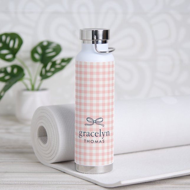 Rosa Gingham-Schleifen-Monogramm Trinkflasche (Yoga (gedreht))