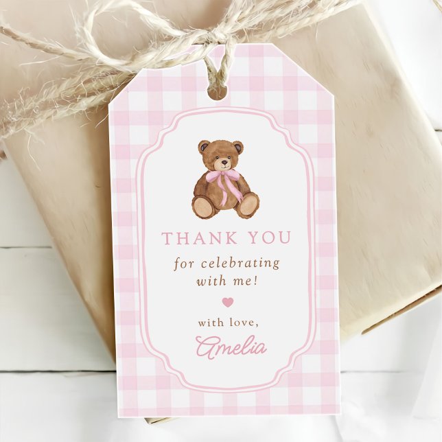 Rosa Gingham-Teddybär Beary Erster Geburtstag Geschenkanhänger (Von Creator hochgeladen)