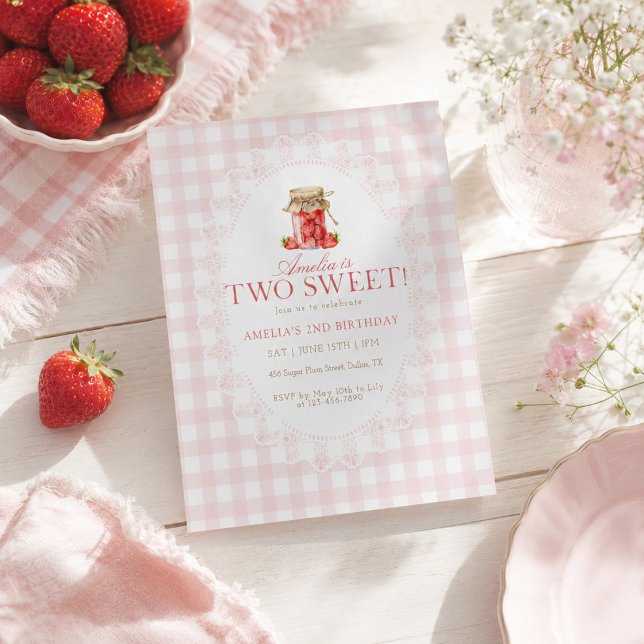 Rosa Gingham Two Sweet Strawberry Geburtstag Einladung (Von Creator hochgeladen)