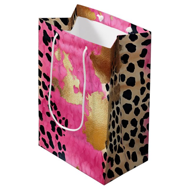 Rosa Glam Leopard Print Abstrakt Mittlere Geschenktüte (Vorderseite Schrägansicht)