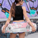 Rosa Glitzer Cherry Blossom Monogram Girl Skateboard<br><div class="desc">Weiße Kirschblüte Zweig auf einem rosa Glitzer funkeln Hintergrund. Passen Sie dieses Skateboard mit dem Namen Ihrer Tochter an!</div>