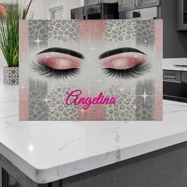 Rosa Glitzer Eyelashes Schneidebrett (Glam pink glitter lashes cutting board — glam gift for bridal party, bachelorette, or birthday)