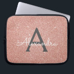 Rosa-Glitzer und Monogramm Laptopschutzhülle<br><div class="desc">Rosa Rose Gold Imitate Glitzer und sparkle Elegant Monogram Case. Dieser Fall kann angepasst werden,  um Ihren Anfangs- und Vornamen und macht ein großartiges Sweet 16 oder Weihnachten Geschenk.</div>