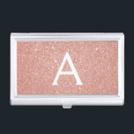 Rosa-Glitzer und Sparklogramm Visitenkarten Dose<br><div class="desc">Rosa Rose Gold Imitate Glitzer und sparkle Elegant Monogram Visitenkartenhalter für Schönheit beruflich wie eine Skin Care,  Microblading,  Eyelash Extensions,  Haar oder Makeup Beauty Salon Manager oder Mitarbeiter. Der Inhaber der Visitenkarte kann individuell auf Ihren Vor- und Erstnamen abgestimmt werden und macht ein tolles Geburtstag- oder Weihnachtsgeschenk.</div>