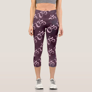 Rosa Glitzern Om verstreut Marone einfarbig Tiedye Capri Leggings