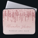 Rosa-Gold-Glitter-Monogramm Laptopschutzhülle<br><div class="desc">Blush Pink - Rose Gold Imitats Dripping Glitzer und sparkle elegante Monogram Business Beruflich Hair und Make up Beauty Promotional Laptop Computer Case oder Sleeve. Dieser Fall kann so angepasst werden,  dass er Ihren Skriptnamen und Ihren Job- oder Positionstitel enthält.</div>