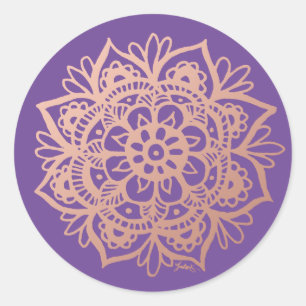 Rosa-Gold-Rosa Mandala-Blume auf Lila Runder Aufkleber