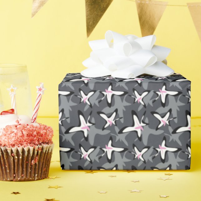 Rosa graue moderne abstrakte Blume Geschenkpapier (Geburtstagsparty)