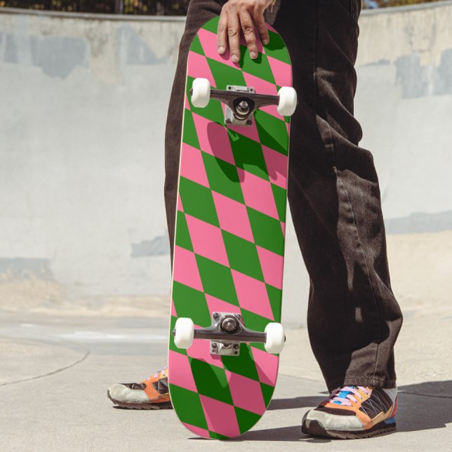 Rosa grüne Harlekin-Karuomuster-Design  Skateboard (Von Creator hochgeladen)