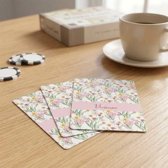 Rosa grüne Wildblumen-Wasserfarbe-Monogramm-Name Spielkarten (Pink and Green Wildflower Pattern Playing Cards)