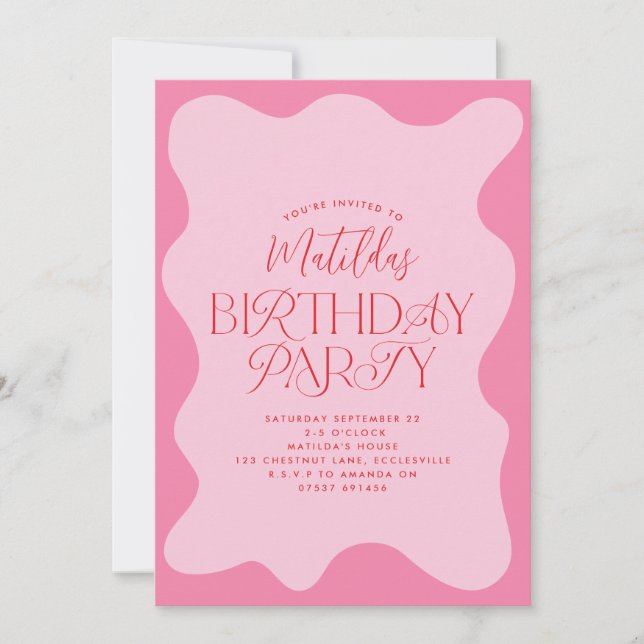 Rosa gürtelrotes, modernes gewelltes Retro Einladung (Vorderseite)