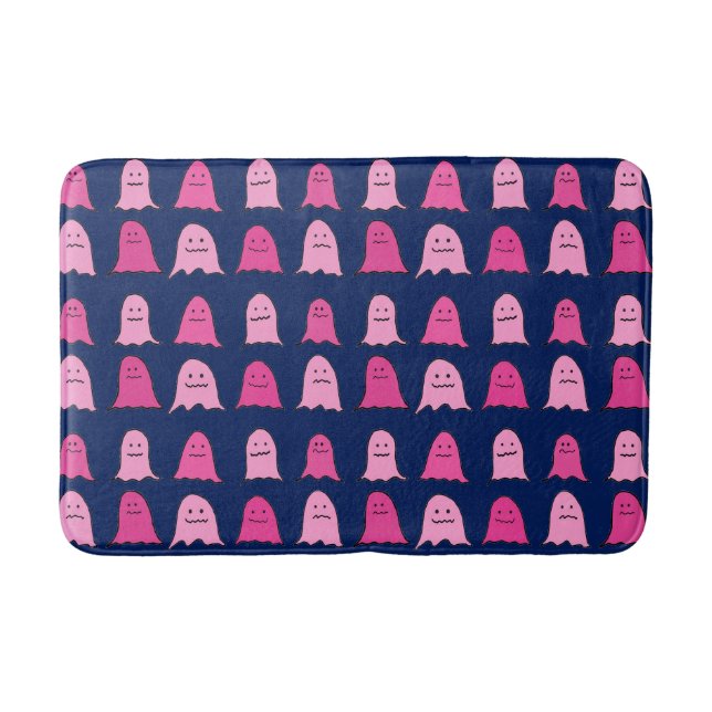 Rosa Halloween-Geister in Dark Blue Badematte (Vorderseite)