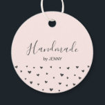 rosa | Handgefertigte Heart-, Handfahrzeug-Packung Geschenkanhänger<br><div class="desc">Dieses schöne Tag-Design zeichnet sich durch ein niedliches Herzmuster mit eigenem Text aus. Personalisieren Sie den Text und fügen Sie Ihr Logo auf der Rückseite ein. Dieses Tag wird ein perfektes Paket-Tag für Ihr Handwerk sein. Mehr Büromaterial und Zubehör gibt es in meinem Shop BaraBomStudio.</div>