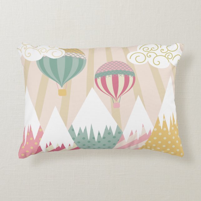 Rosa Heißluftballon und Bergwelt Dekokissen (Vorderseite)