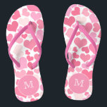 Rosa Herz Monogramm Flip Flops<br><div class="desc">NewParkLane - Bereiten Sie sich mit diesen lustigen, romantischen mit Monogramm Flip Flops auf den Sommer vor, mit einem Herzmuster in verschiedenen Rosatönen, mit einem heißen rosa Rahmen für Ihr Monogramm. Fügen Sie Ihrer Hochzeit in Urlaubsort einen lebendigen & dramatischen Glanz hinzu! Einfache Anpassung in Zazzle mit eigenem Text für...</div>