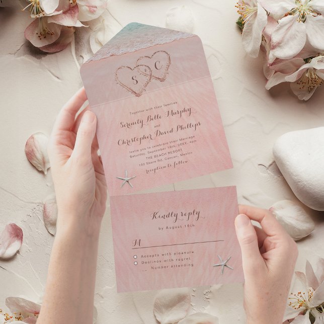 Rosa Herzen im Sandstrand Hochzeit All In One Einladung (Simply Elegant Typography Modern Wedding Invitation)