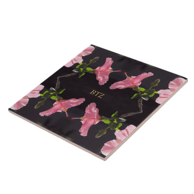 Rosa Hibiskus in Schwarz Fliese (Seite)