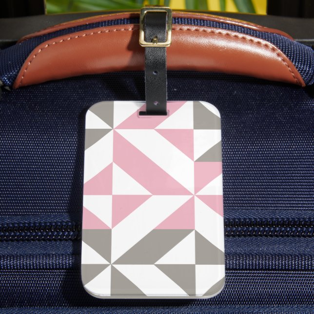 Rosa Himbeere und Silver Geometric ZigZag Gepäckanhänger (Vorderseite Insitu 2)